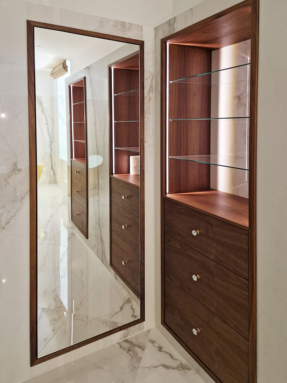 Innenausbau-Elke-Einbauschrank_Nussbaum_1