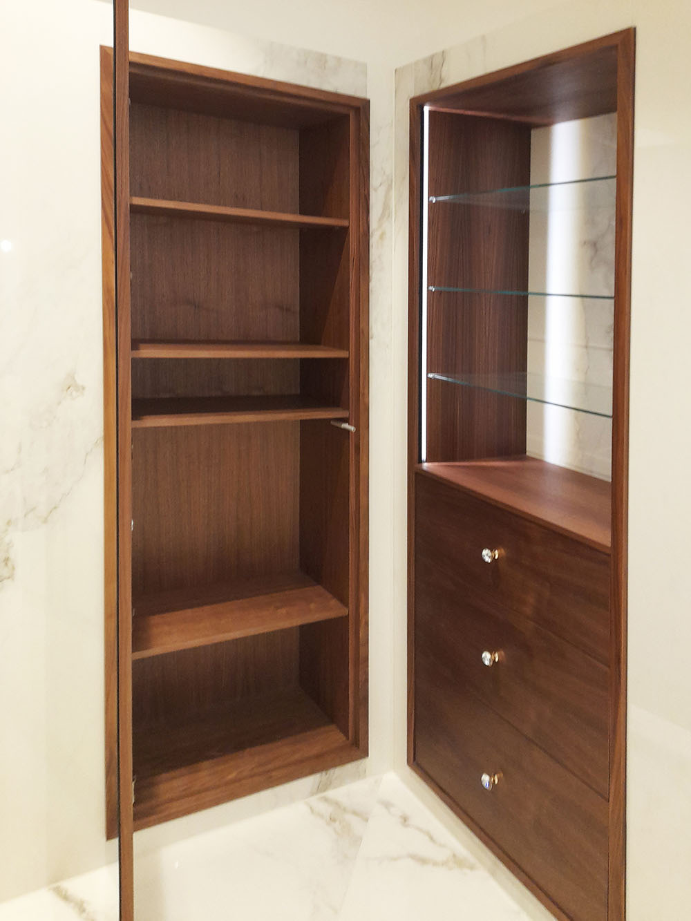 Innenausbau-Elke-Einbauschrank_Nussbaum_3
